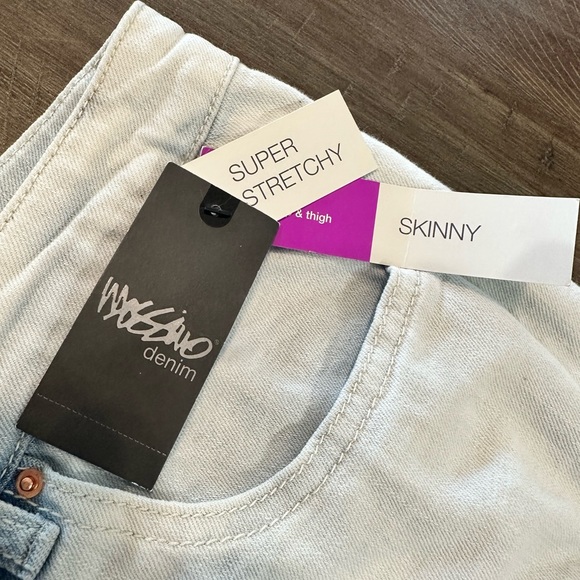 Mossimo Jeans Womens 6 Mid Rise Skinny Denim Pants Ladies Distressed Light NWT - Picture 2 of 8